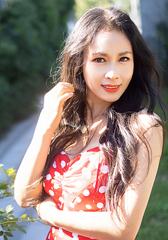 Hundreds of gorgeous pictures: Xue from Harbin, Asian member looking for romantic companionship
