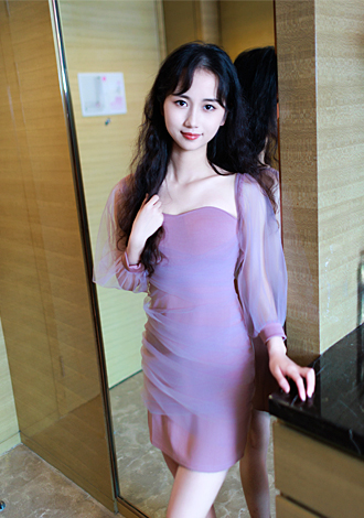 Most gorgeous profiles: Asian American member Yaqi